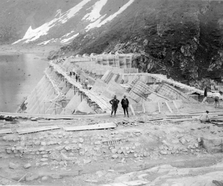 la diga in costruzione