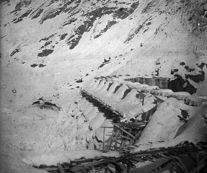 La Diga del Gleno a monte, con la neve