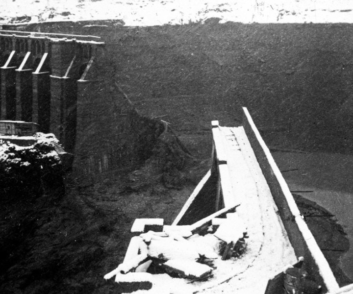 ore 10. La breccia nella diga
