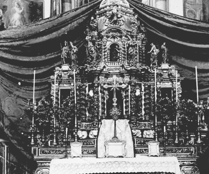 Altare maggiore della chiesa di Bueggio distrutto dal disastro