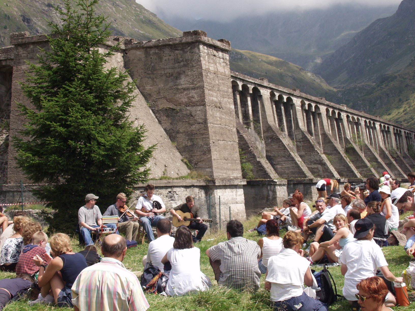 Celebrazioni alla diga per il 80esimo anniversario del crollo alla diga (6)