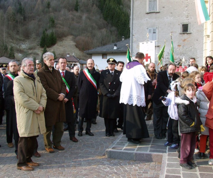 Celebrazioni per l'80esimo anniversario del disastro (21)