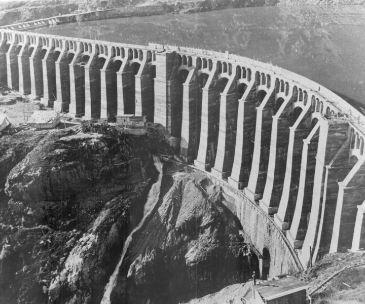La diga terminata nell'ottobre del 1923