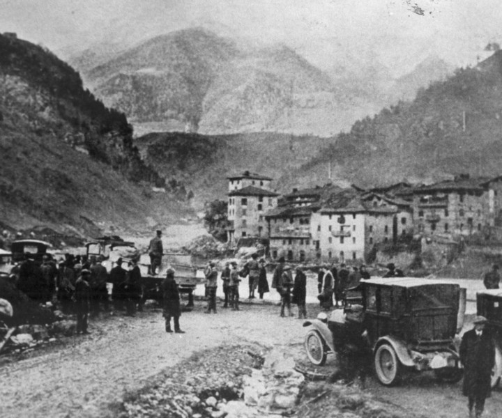 La visita del Re a Dezzo